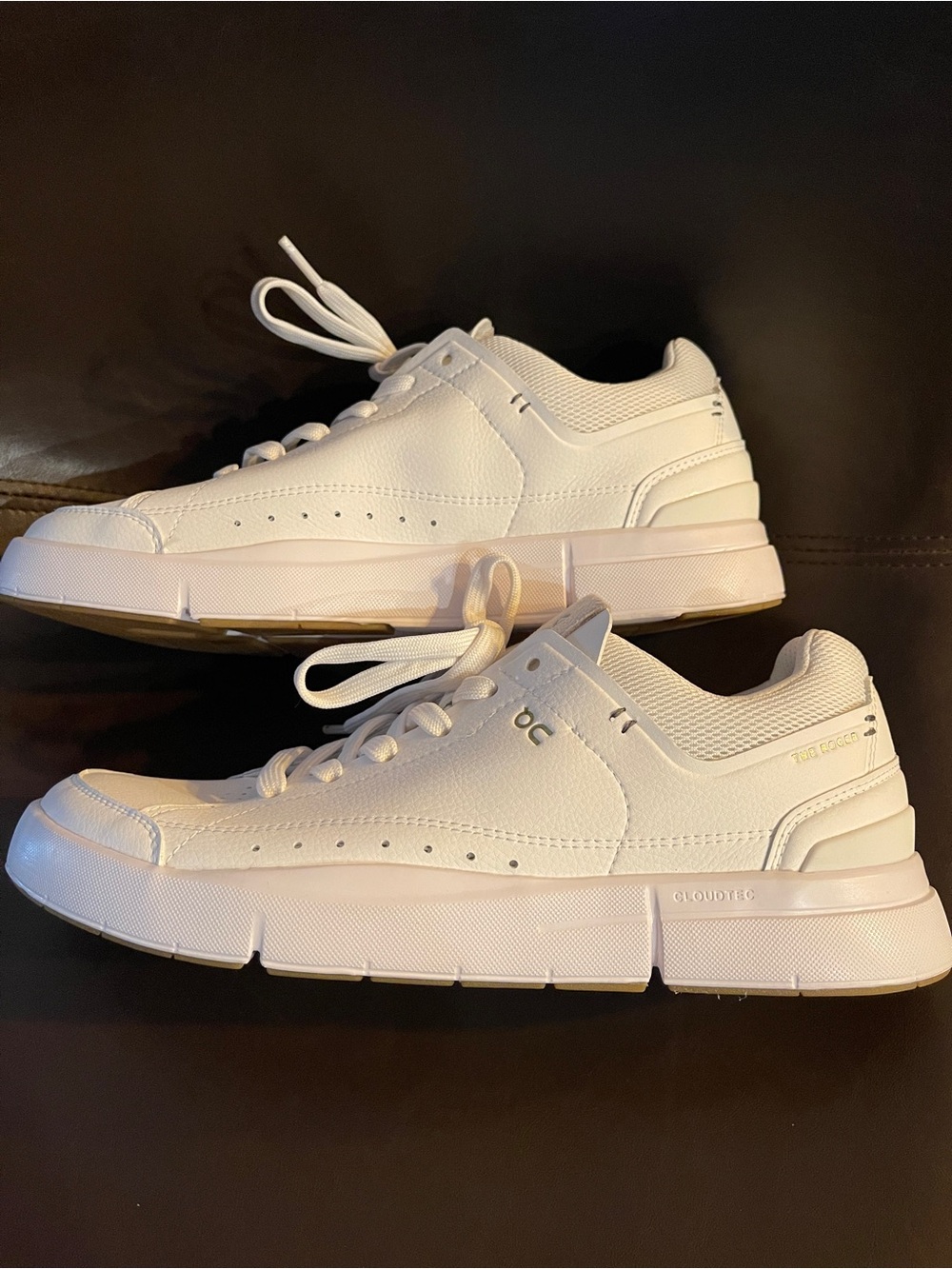On
Women's The Roger Centre Court Low Top Sneakers - Picture 3 of 15